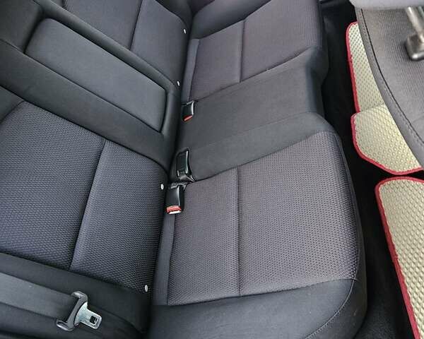 Сірий Мазда 3, об'ємом двигуна 1.6 л та пробігом 289 тис. км за 5300 $, фото 73 на Automoto.ua