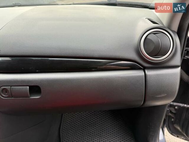 Серый Мазда 3, объемом двигателя 1.6 л и пробегом 236 тыс. км за 5500 $, фото 24 на Automoto.ua