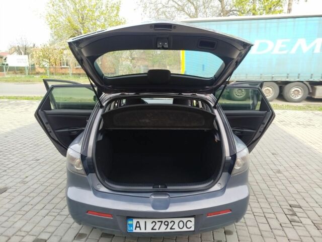 Сірий Мазда 3, об'ємом двигуна 1.6 л та пробігом 250 тис. км за 4900 $, фото 11 на Automoto.ua