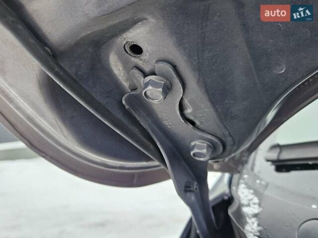 Сірий Мазда 3, об'ємом двигуна 1.6 л та пробігом 289 тис. км за 5300 $, фото 56 на Automoto.ua