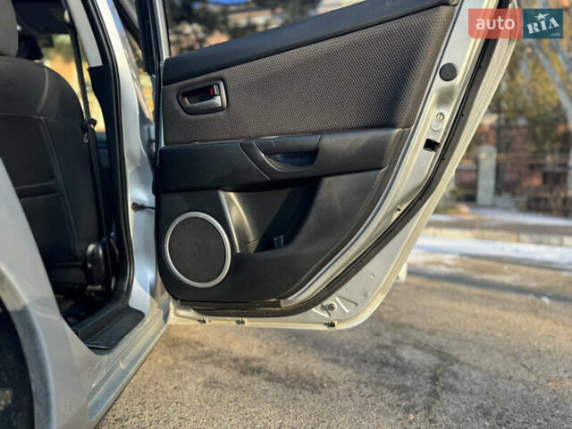 Сірий Мазда 3, об'ємом двигуна 1.6 л та пробігом 306 тис. км за 4999 $, фото 10 на Automoto.ua