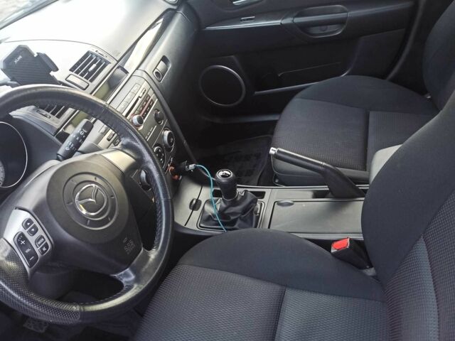 Серый Мазда 3, объемом двигателя 1.6 л и пробегом 152 тыс. км за 2500 $, фото 2 на Automoto.ua