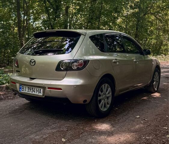 Сірий Мазда 3, об'ємом двигуна 1.6 л та пробігом 158 тис. км за 4600 $, фото 2 на Automoto.ua