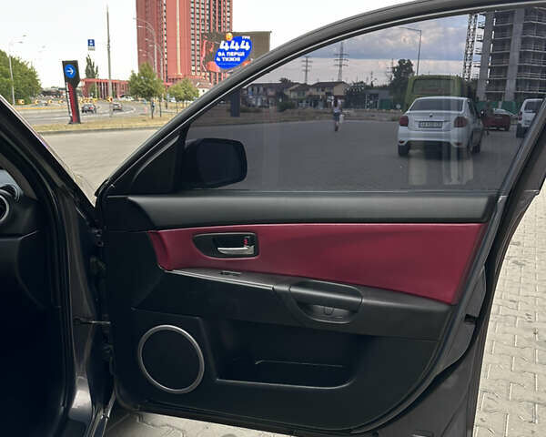 Серый Мазда 3, объемом двигателя 1.6 л и пробегом 268 тыс. км за 5400 $, фото 10 на Automoto.ua