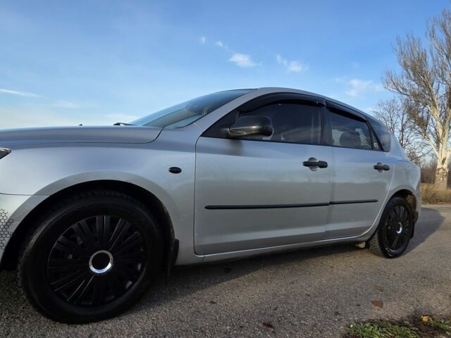 Серый Мазда 3, объемом двигателя 1.3 л и пробегом 197 тыс. км за 4600 $, фото 19 на Automoto.ua