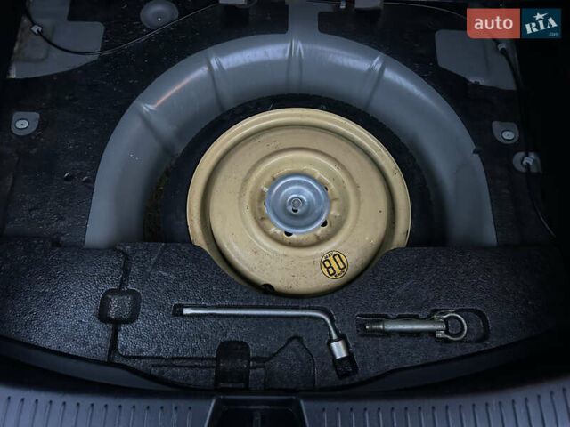 Сірий Мазда 3, об'ємом двигуна 1.6 л та пробігом 253 тис. км за 5700 $, фото 48 на Automoto.ua