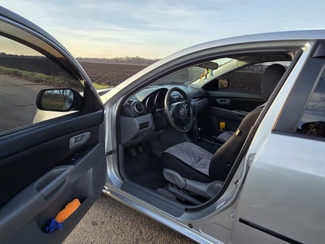 Серый Мазда 3, объемом двигателя 1.3 л и пробегом 197 тыс. км за 4600 $, фото 6 на Automoto.ua