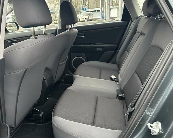 Сірий Мазда 3, об'ємом двигуна 1.6 л та пробігом 237 тис. км за 5800 $, фото 9 на Automoto.ua