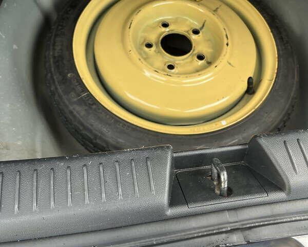 Сірий Мазда 3, об'ємом двигуна 1.6 л та пробігом 266 тис. км за 4300 $, фото 6 на Automoto.ua