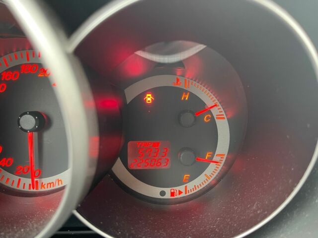 Серый Мазда 3, объемом двигателя 1.6 л и пробегом 225 тыс. км за 5700 $, фото 9 на Automoto.ua