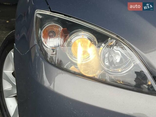 Сірий Мазда 3, об'ємом двигуна 1.6 л та пробігом 195 тис. км за 5699 $, фото 2 на Automoto.ua