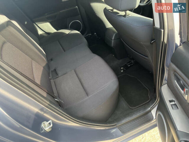 Сірий Мазда 3, об'ємом двигуна 1.6 л та пробігом 266 тис. км за 4300 $, фото 7 на Automoto.ua