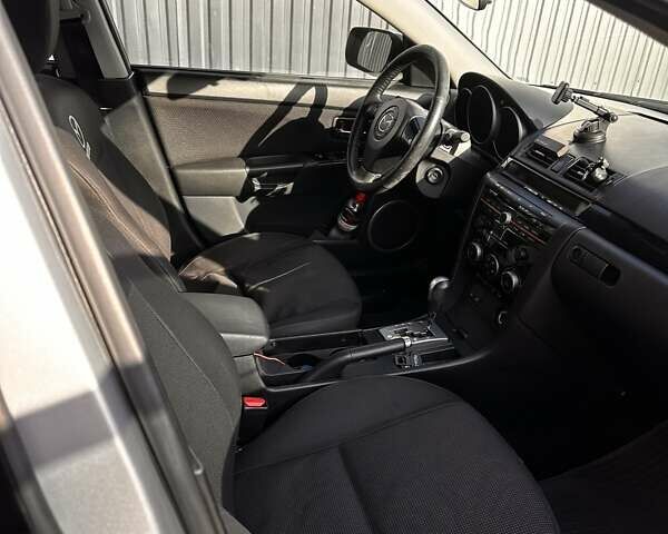 Серый Мазда 3, объемом двигателя 1.6 л и пробегом 160 тыс. км за 6000 $, фото 5 на Automoto.ua