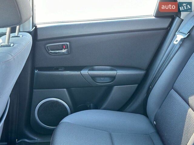 Серый Мазда 3, объемом двигателя 1.6 л и пробегом 215 тыс. км за 5900 $, фото 6 на Automoto.ua