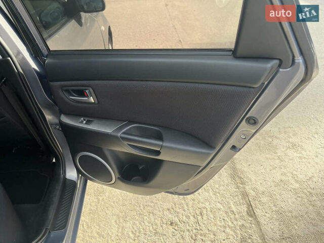Сірий Мазда 3, об'ємом двигуна 1.6 л та пробігом 266 тис. км за 4300 $, фото 8 на Automoto.ua