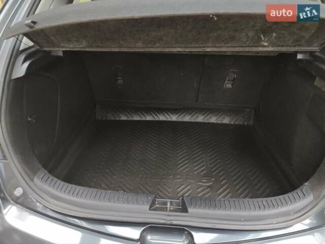 Серый Мазда 3, объемом двигателя 1.6 л и пробегом 191 тыс. км за 5500 $, фото 25 на Automoto.ua