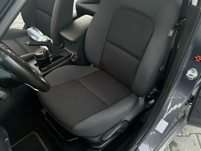 Серый Мазда 3, объемом двигателя 1.6 л и пробегом 59 тыс. км за 7000 $, фото 11 на Automoto.ua