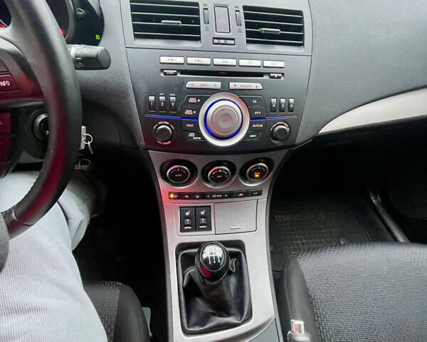 Сірий Мазда 3, об'ємом двигуна 1.6 л та пробігом 240 тис. км за 6300 $, фото 27 на Automoto.ua