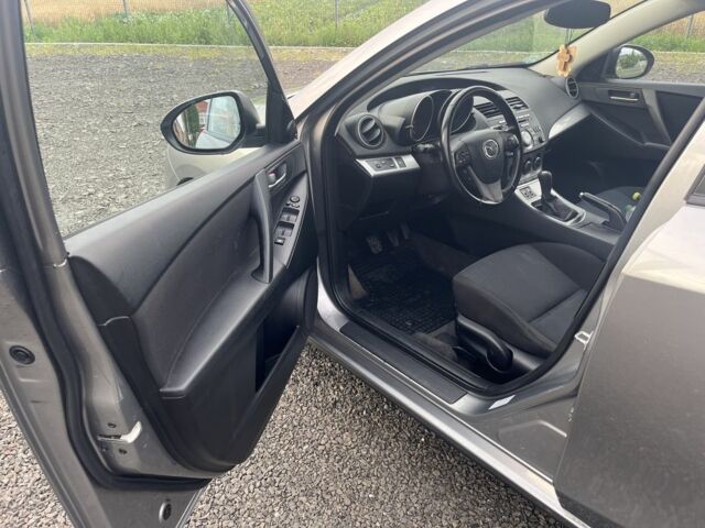 Серый Мазда 3, объемом двигателя 1.6 л и пробегом 212 тыс. км за 8500 $, фото 16 на Automoto.ua