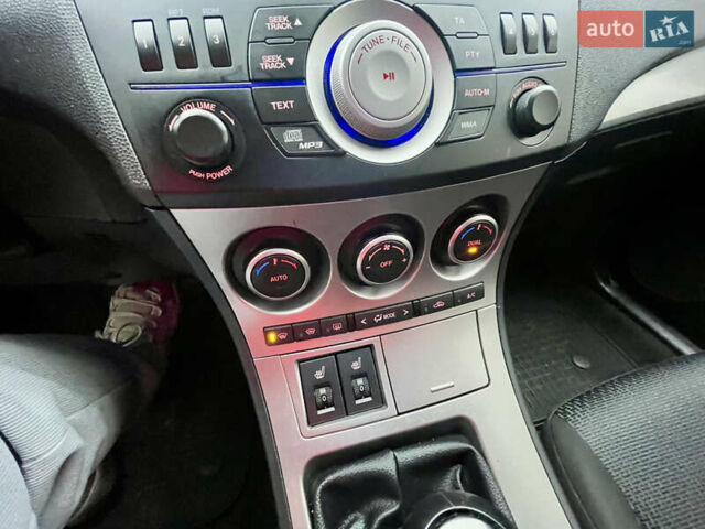 Сірий Мазда 3, об'ємом двигуна 1.6 л та пробігом 240 тис. км за 6300 $, фото 29 на Automoto.ua