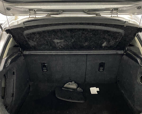 Сірий Мазда 3, об'ємом двигуна 1.56 л та пробігом 240 тис. км за 4700 $, фото 9 на Automoto.ua