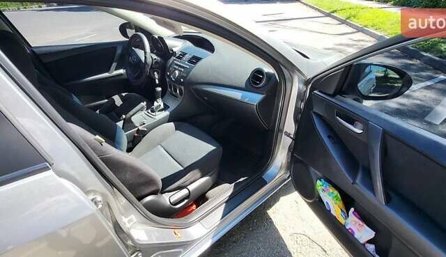 Серый Мазда 3, объемом двигателя 1.6 л и пробегом 180 тыс. км за 6900 $, фото 10 на Automoto.ua