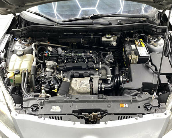 Сірий Мазда 3, об'ємом двигуна 1.56 л та пробігом 240 тис. км за 4700 $, фото 10 на Automoto.ua