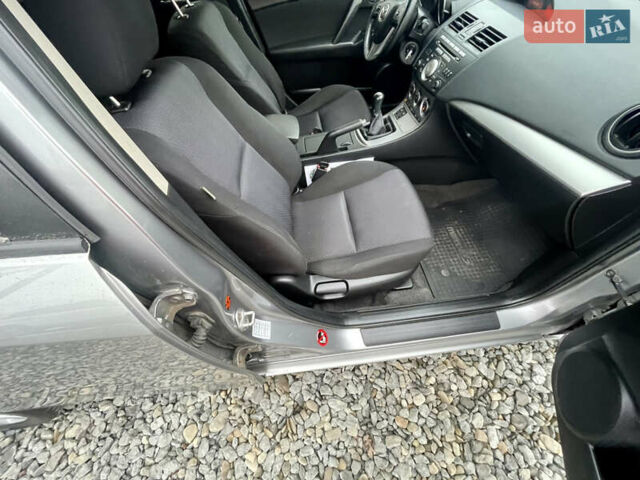 Сірий Мазда 3, об'ємом двигуна 1.6 л та пробігом 240 тис. км за 6300 $, фото 21 на Automoto.ua