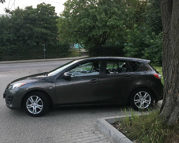 Серый Мазда 3, объемом двигателя 1.6 л и пробегом 210 тыс. км за 6500 $, фото 2 на Automoto.ua
