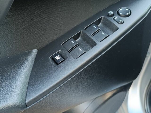 Сірий Мазда 3, об'ємом двигуна 1.6 л та пробігом 240 тис. км за 5999 $, фото 19 на Automoto.ua