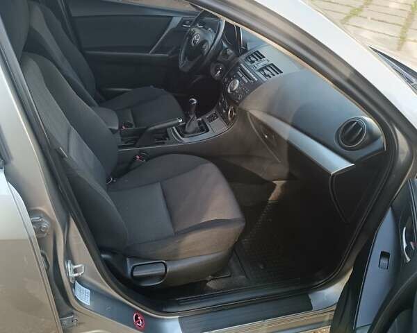 Серый Мазда 3, объемом двигателя 1.6 л и пробегом 240 тыс. км за 5999 $, фото 13 на Automoto.ua