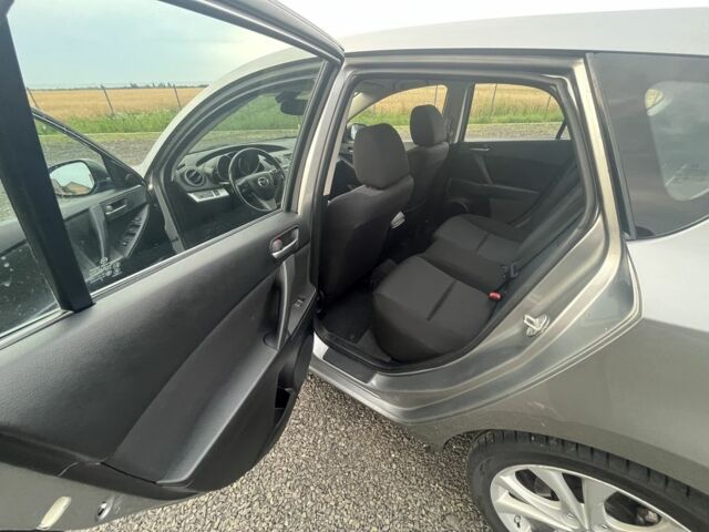 Серый Мазда 3, объемом двигателя 1.6 л и пробегом 212 тыс. км за 8500 $, фото 14 на Automoto.ua