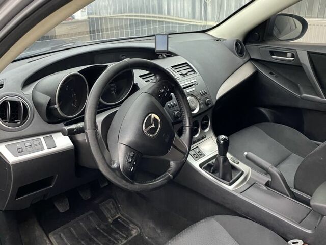 Серый Мазда 3, объемом двигателя 1.6 л и пробегом 300 тыс. км за 4500 $, фото 7 на Automoto.ua