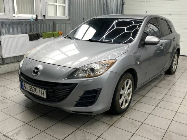 Серый Мазда 3, объемом двигателя 1.6 л и пробегом 300 тыс. км за 4500 $, фото 2 на Automoto.ua