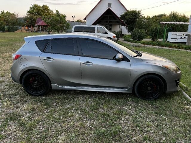 Серый Мазда 3, объемом двигателя 1.6 л и пробегом 280 тыс. км за 6500 $, фото 1 на Automoto.ua