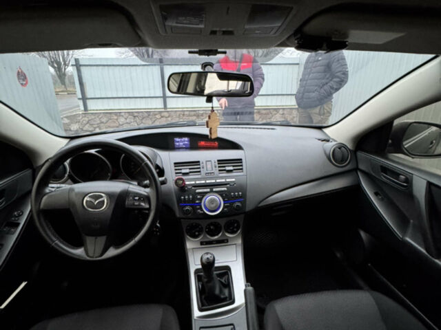 Серый Мазда 3, объемом двигателя 1.6 л и пробегом 195 тыс. км за 6900 $, фото 6 на Automoto.ua