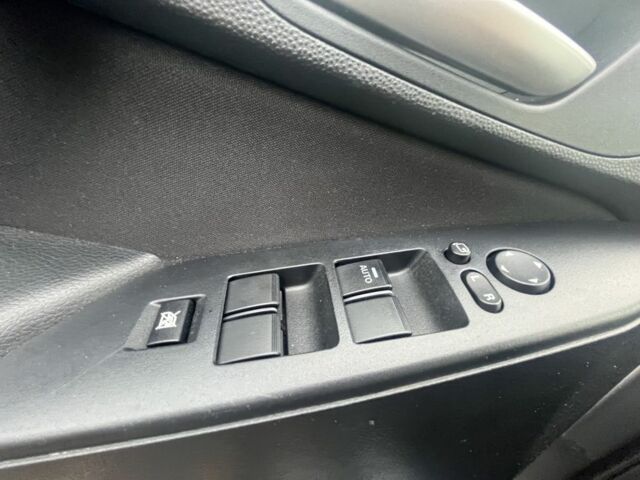 Серый Мазда 3, объемом двигателя 1.6 л и пробегом 212 тыс. км за 8500 $, фото 12 на Automoto.ua