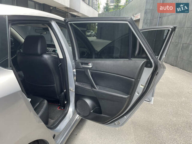 Серый Мазда 3, объемом двигателя 2.49 л и пробегом 333 тыс. км за 7800 $, фото 11 на Automoto.ua