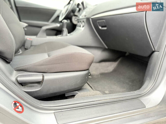 Серый Мазда 3, объемом двигателя 1.6 л и пробегом 75 тыс. км за 8750 $, фото 78 на Automoto.ua