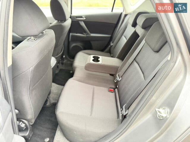 Серый Мазда 3, объемом двигателя 1.6 л и пробегом 75 тыс. км за 8750 $, фото 87 на Automoto.ua