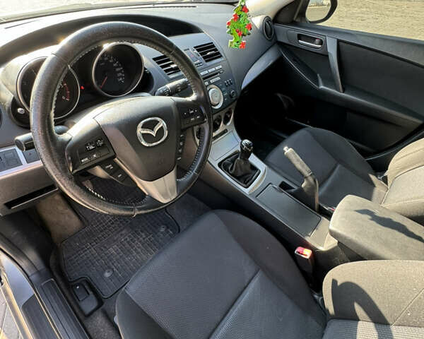 Сірий Мазда 3, об'ємом двигуна 1.56 л та пробігом 274 тис. км за 6000 $, фото 13 на Automoto.ua