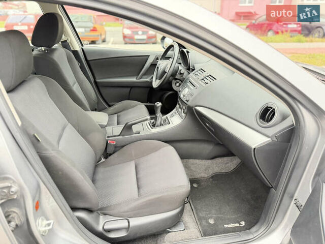 Серый Мазда 3, объемом двигателя 1.6 л и пробегом 75 тыс. км за 8750 $, фото 76 на Automoto.ua
