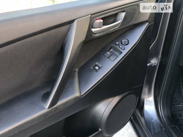 Серый Мазда 3, объемом двигателя 1.6 л и пробегом 264 тыс. км за 6500 $, фото 12 на Automoto.ua