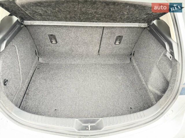 Серый Мазда 3, объемом двигателя 1.6 л и пробегом 75 тыс. км за 8450 $, фото 60 на Automoto.ua