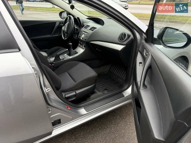 Серый Мазда 3, объемом двигателя 1.6 л и пробегом 194 тыс. км за 7900 $, фото 12 на Automoto.ua