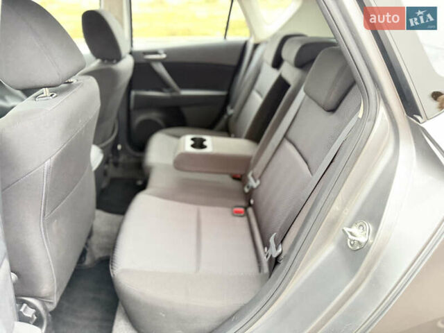 Серый Мазда 3, объемом двигателя 1.6 л и пробегом 75 тыс. км за 8750 $, фото 83 на Automoto.ua