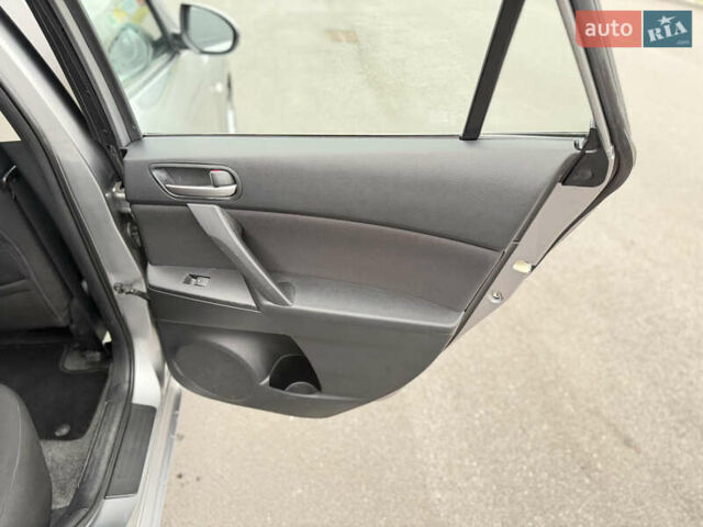 Серый Мазда 3, объемом двигателя 1.6 л и пробегом 75 тыс. км за 8450 $, фото 68 на Automoto.ua