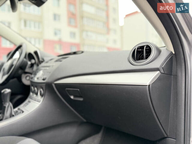 Серый Мазда 3, объемом двигателя 1.6 л и пробегом 75 тыс. км за 8750 $, фото 80 на Automoto.ua