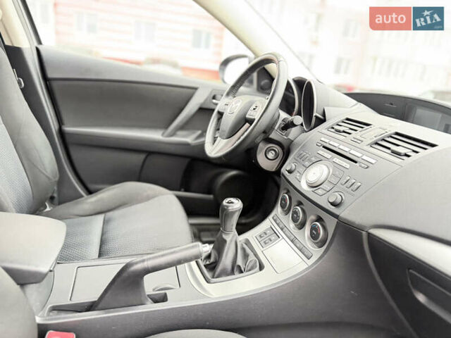 Серый Мазда 3, объемом двигателя 1.6 л и пробегом 75 тыс. км за 8750 $, фото 82 на Automoto.ua