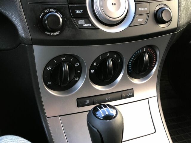 Серый Мазда 3, объемом двигателя 1.6 л и пробегом 268 тыс. км за 7000 $, фото 7 на Automoto.ua